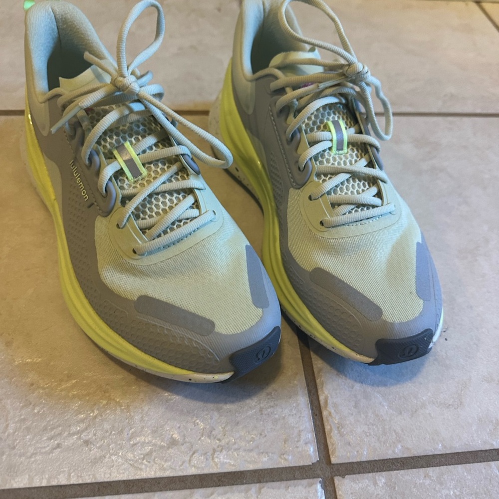 lululemon athletica blissfeel sneakers - Gray and bright green